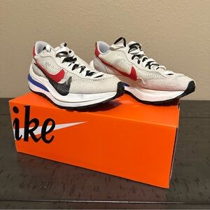 Nike Vaporwaffle Sacai Sport Fuschia Game Royal Sneakers